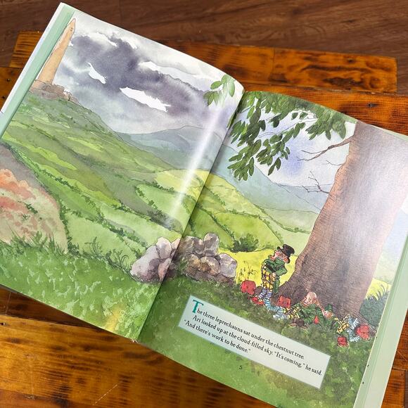 Vintage 2005 That's What Leprechauns Do Paperback Book - Picture 4 of 9